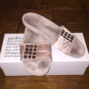 Pedro García bedazzled slides!